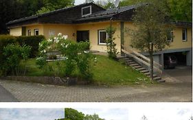 idylischer Bachplatz